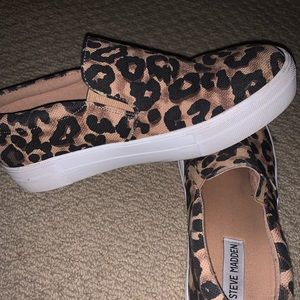 Steve Madden Gills Platform Slip Ons